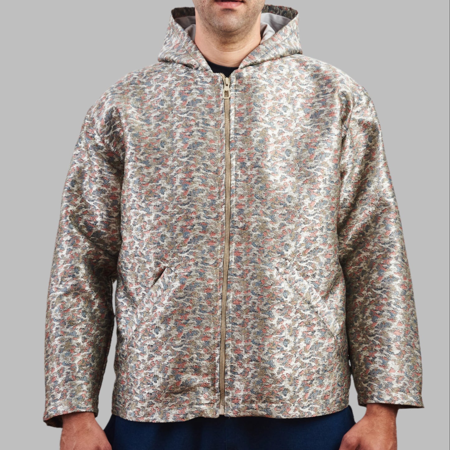 Experience a Unique blend of Heritage and Streetwear with the Eastern Majesty Zip Top Hoodie. Crafted from authentic 80s and 90s vintage fabrics, this 100% cotton hoodie offers a premium feel with a soft napped interior for extra warmth. Designed for a relaxed, oversized fit, it’s available in size L , making it a versatile addition to any wardrobe.