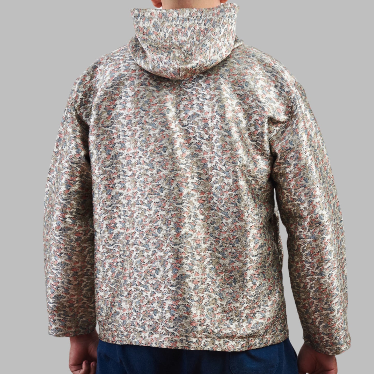 Experience a Unique blend of Heritage and Streetwear with the Eastern Majesty Zip Top Hoodie. Crafted from authentic 80s and 90s vintage fabrics, this 100% cotton hoodie offers a premium feel with a soft napped interior for extra warmth. Designed for a relaxed, oversized fit, it’s available in size L , making it a versatile addition to any wardrobe.